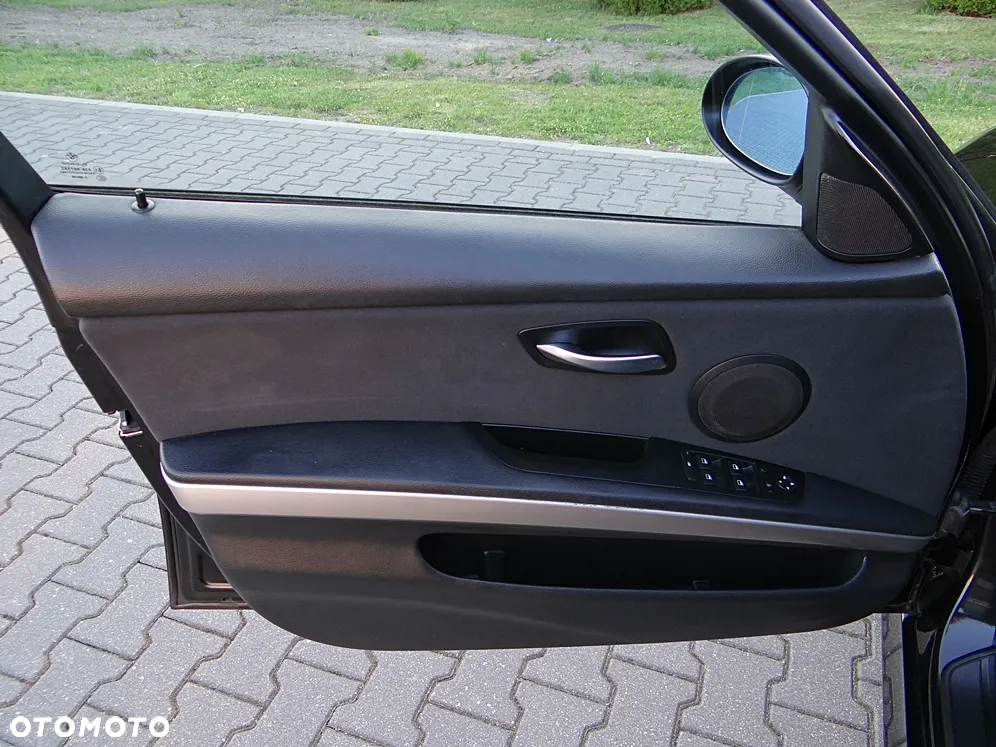 BMW Seria 3 320d - 23