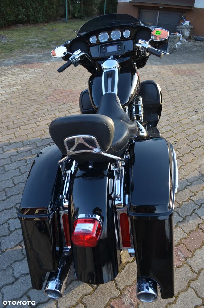 Harley-Davidson Touring Street Glide - 24