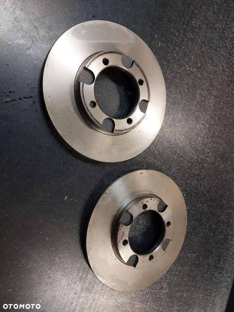 TARCZA HAM. PRZÓD 242.3 18x16.4 MITSUBISHI COLT I, COLT II, COLT III, CORDIA, GALANT V, LANCER F, LANCER III, LANCER IV, SPACE, TREDIA 1.3-2.0 09.81-06.92   KOMPLET - 1