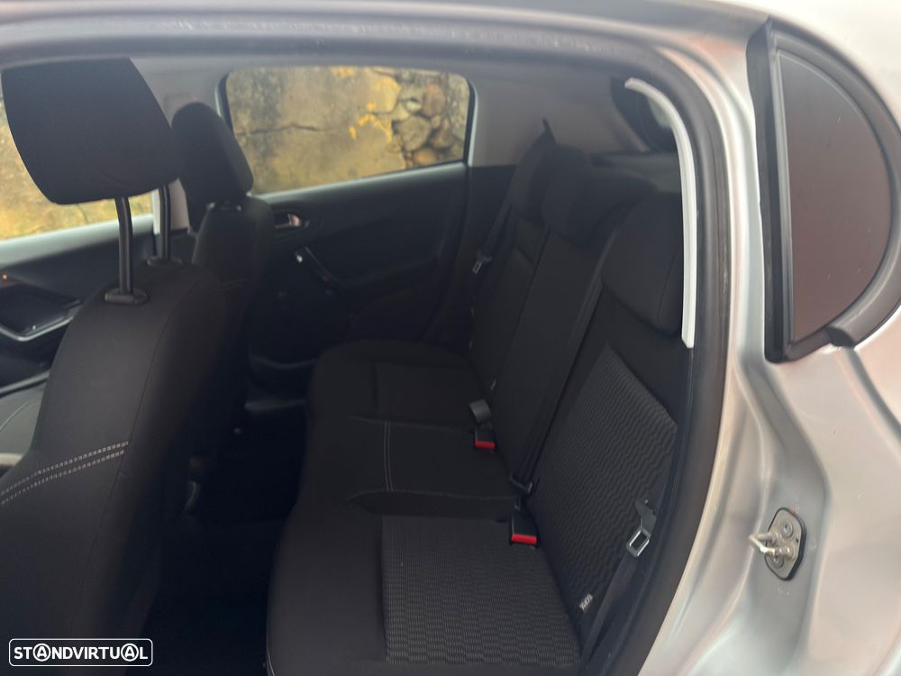 Peugeot 208 1.2 PureTech Allure - 12