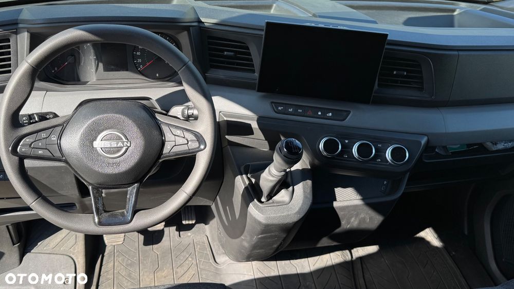 Nissan INTERSTAR - 13