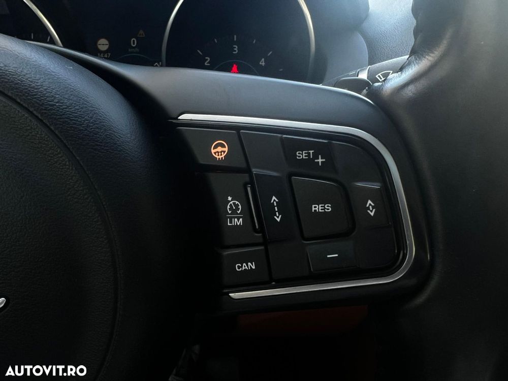Jaguar XE 20d Aut. Portfolio - 23