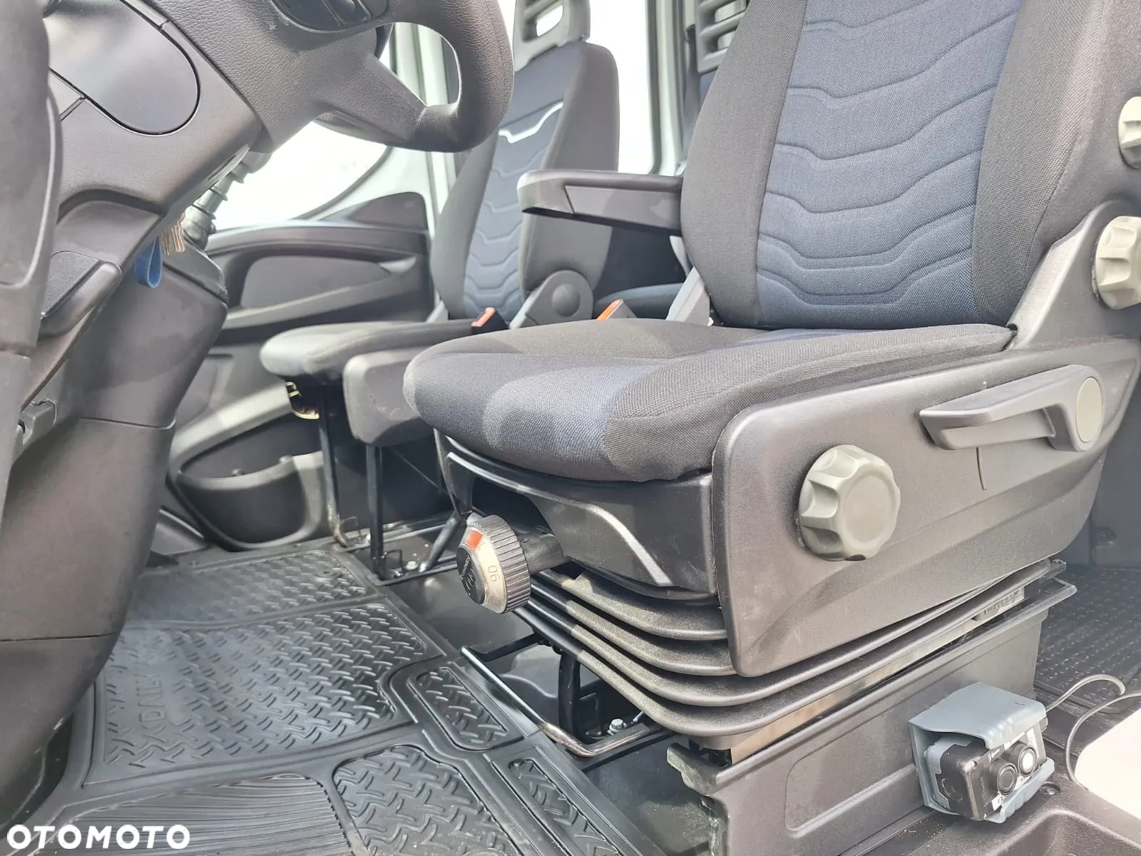 Iveco 35C16 3.0L Wywrotka Doka - 8