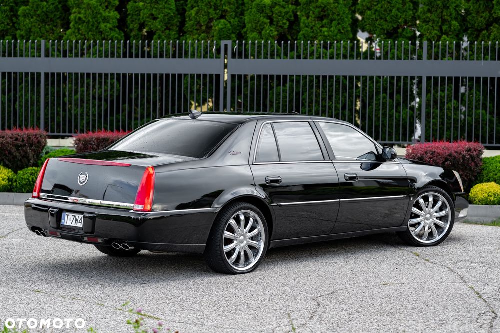 Cadillac DTS - 15