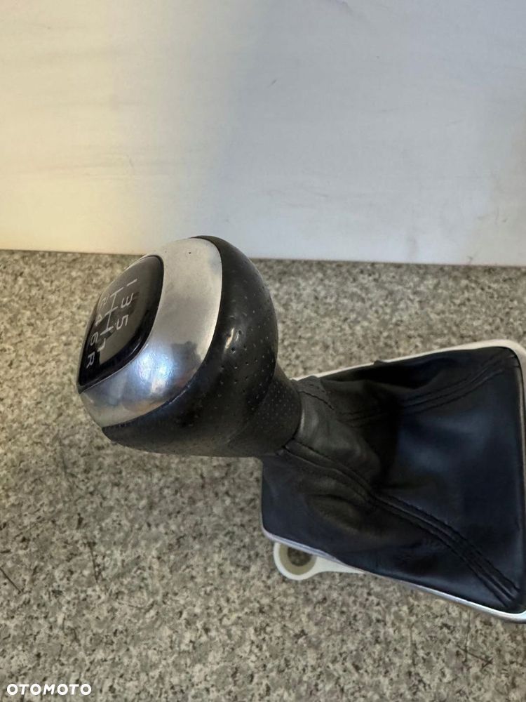 wybierak gałka zmiany biegów volvo v40 ii 2012-2018r r-design 31367579 - 5