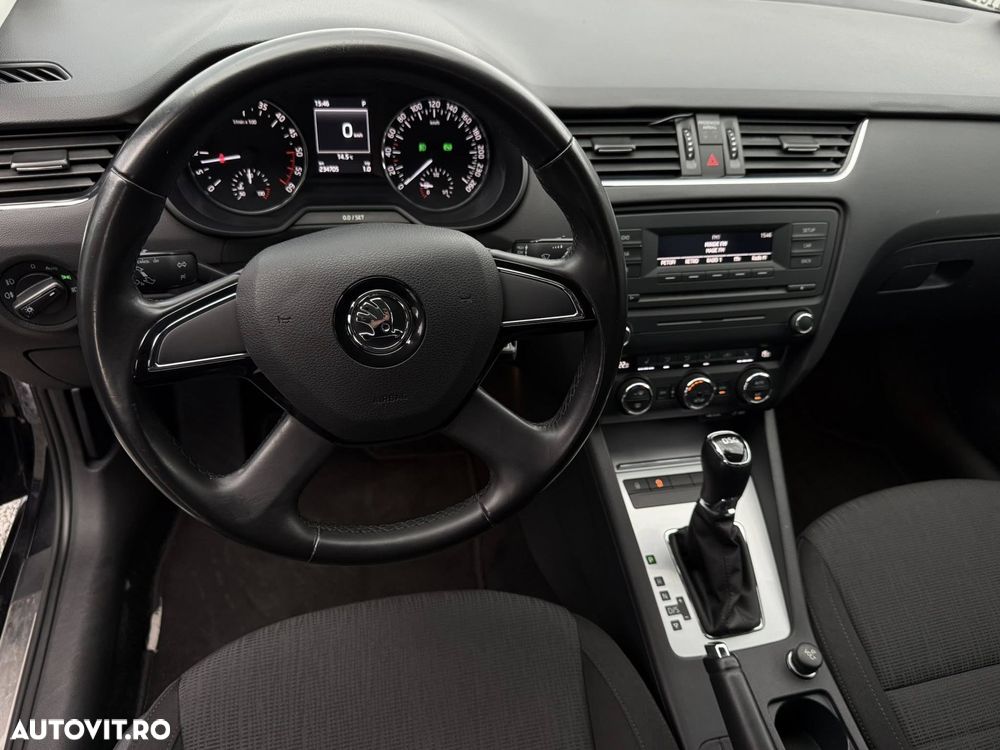 Skoda Octavia Combi 2.0 TDI DSG Premium Edition - 9