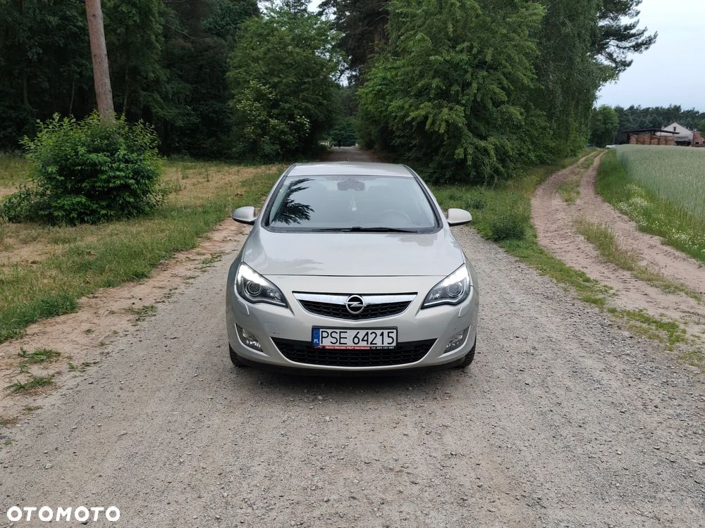 Opel Astra 1.4 Turbo Exklusiv - 2