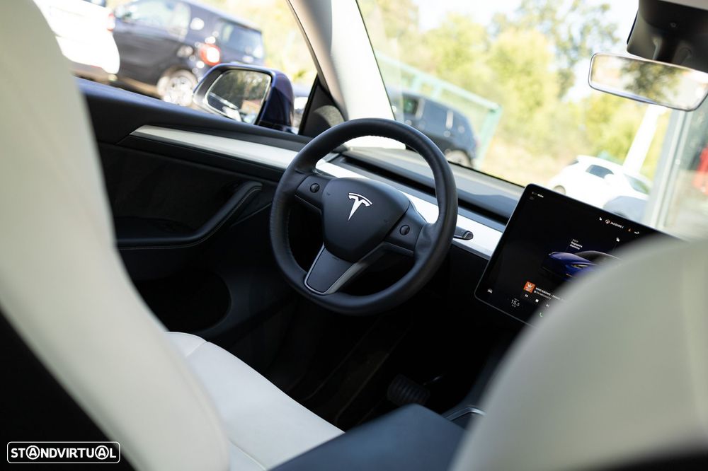 Tesla Model Y Long Range Dual Motor AWD - 25