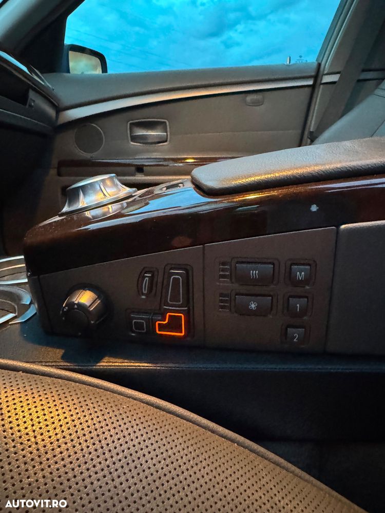 BMW Seria 7 745i A - 16