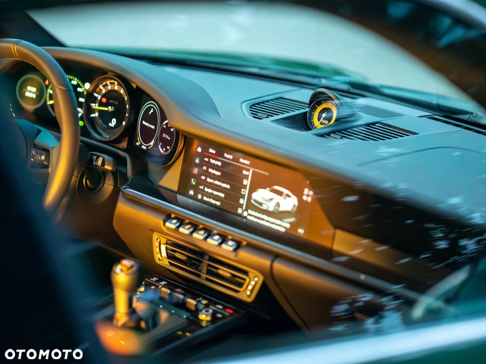 Porsche 911 GT3 Touring - 6