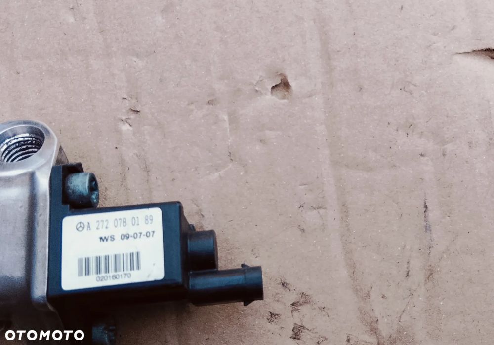 Rozdzielacz, zawór ciśnienia paliwa Mercedes E-klasa W212 W207 E350 3.5 CGI - 2