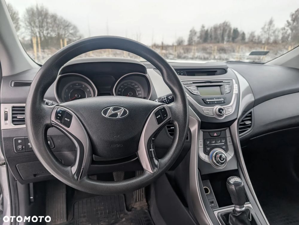 Hyundai Elantra 1.6 Comfort - 8