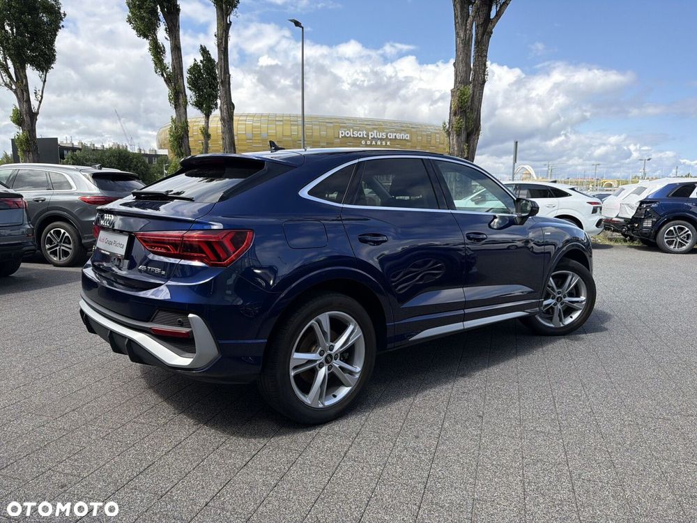 Audi Q3 Sportback - 11
