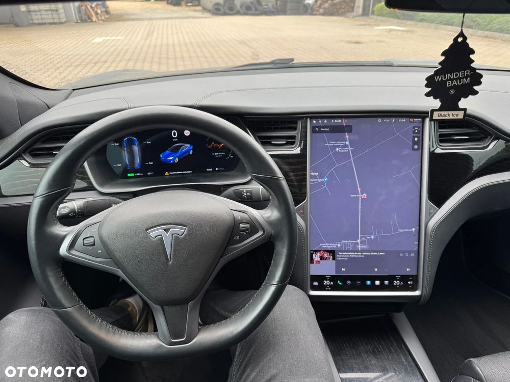 Tesla Model S - 7