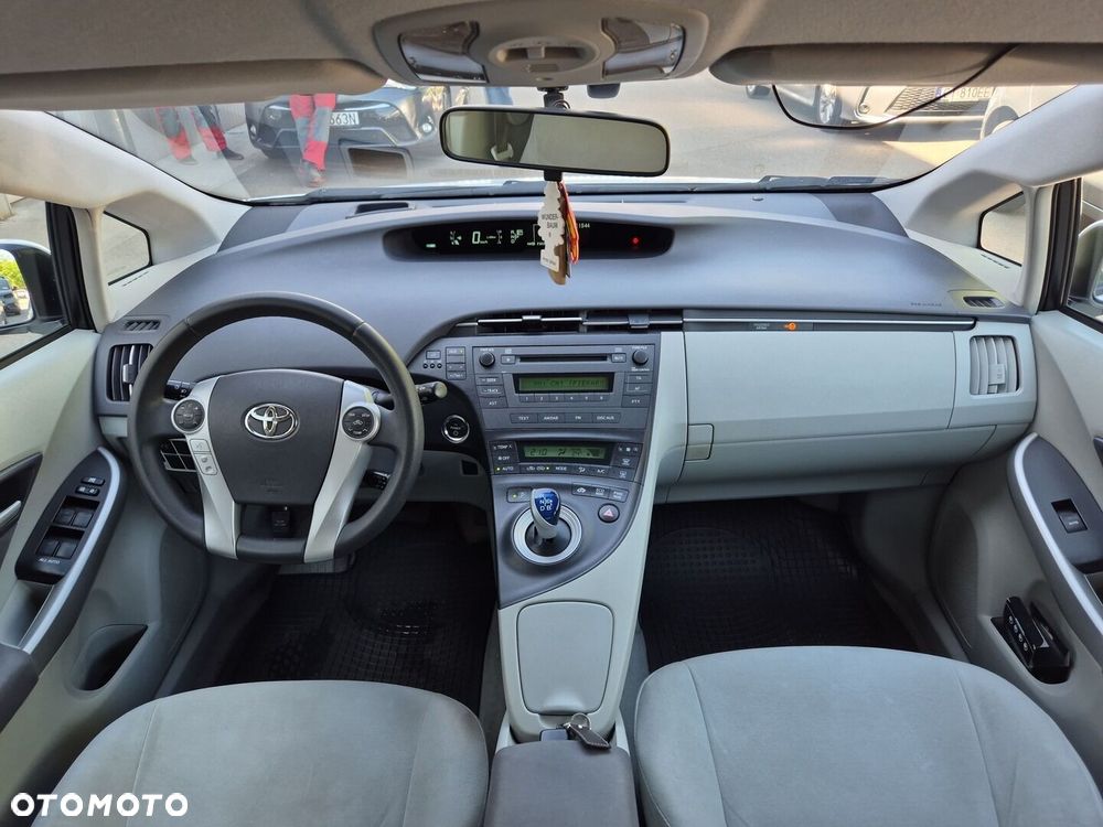 Toyota Prius 1.8 HSD Sol - 8