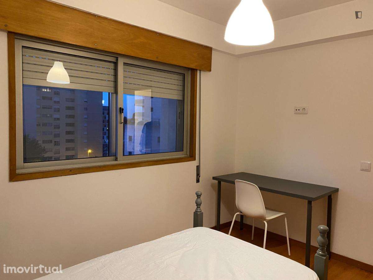 Quarto - localizado em Paranhos Porto - Grande imagem: 2/8