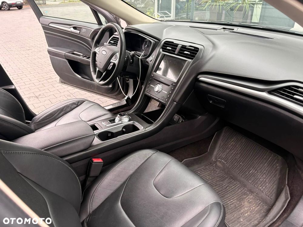 Ford Fusion - 8