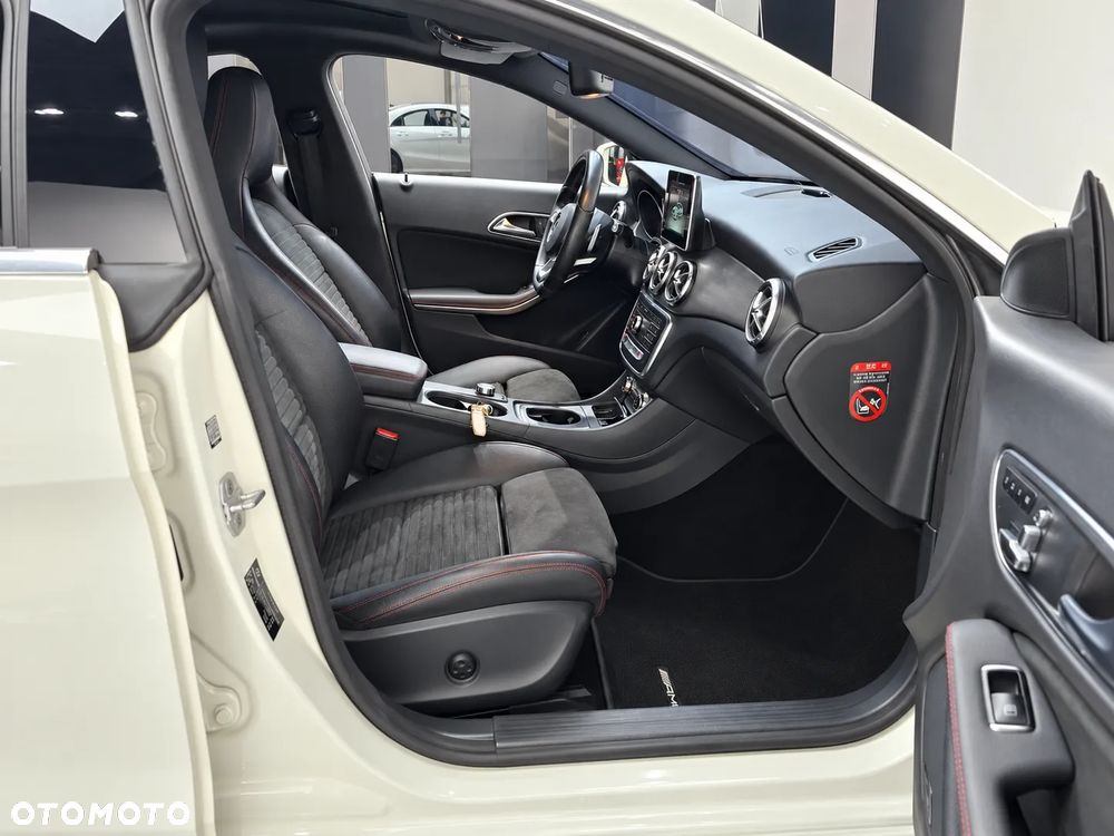 Mercedes-Benz CLA - 21