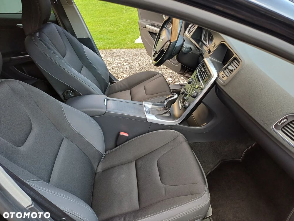 Volvo V60 D3 Kinetic - 32
