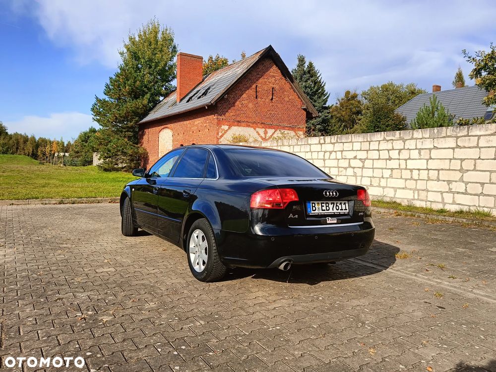 Audi A4 Limousine - 3