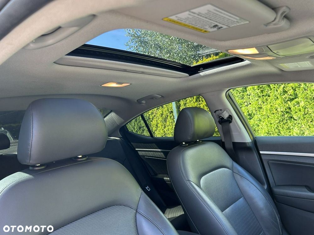 Hyundai Elantra - 19
