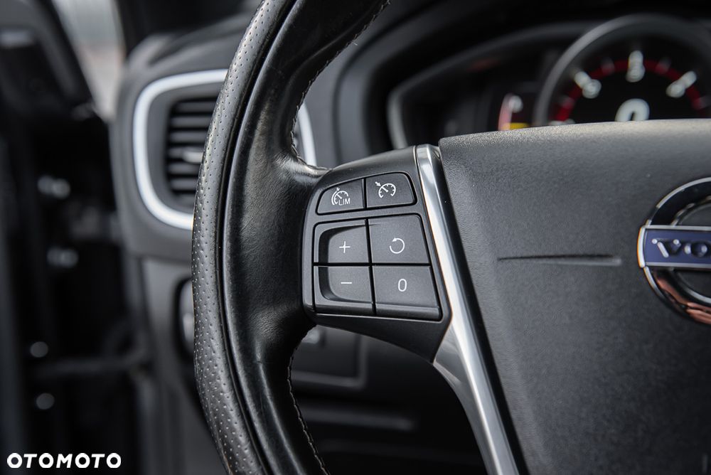 Volvo V40 D2 Drive-E R-Design Kinetic - 25