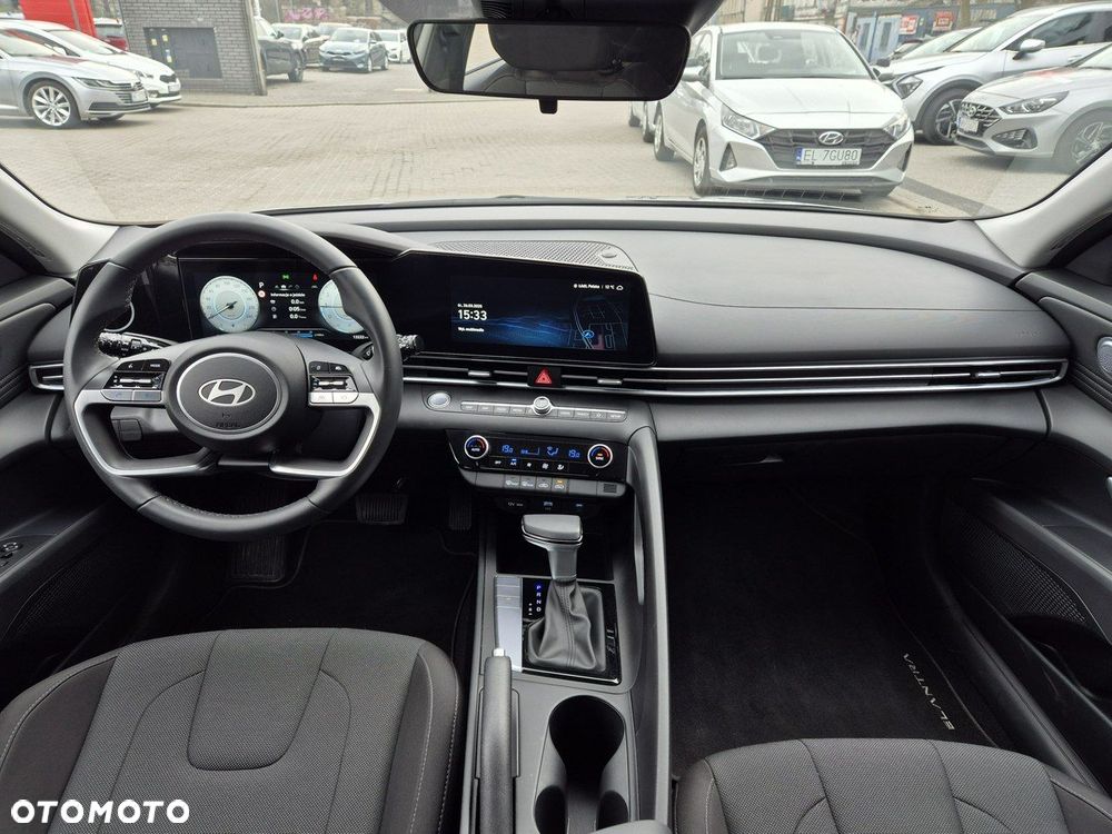 Hyundai Elantra - 16