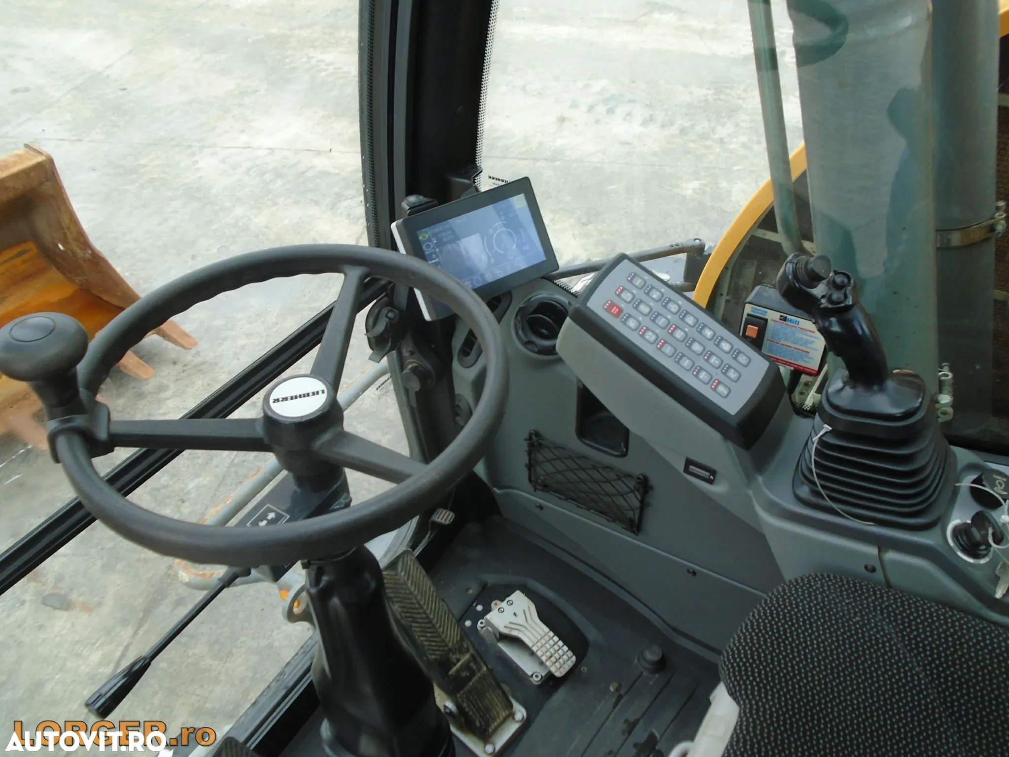Liebherr A914 Compact - 8