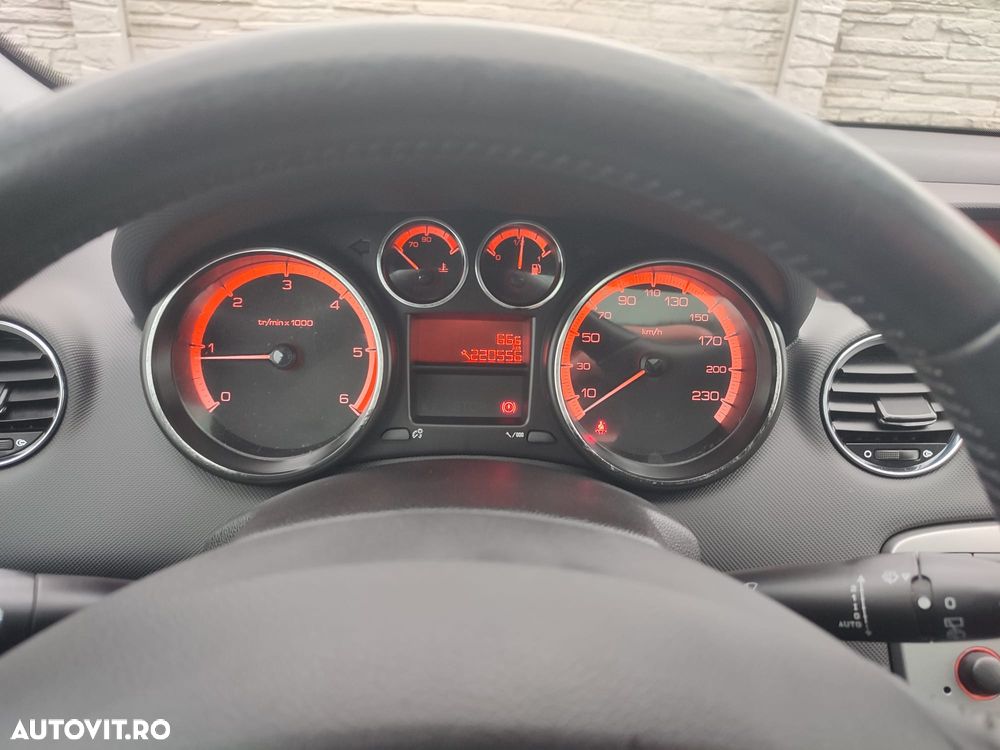 Peugeot 308 - 8