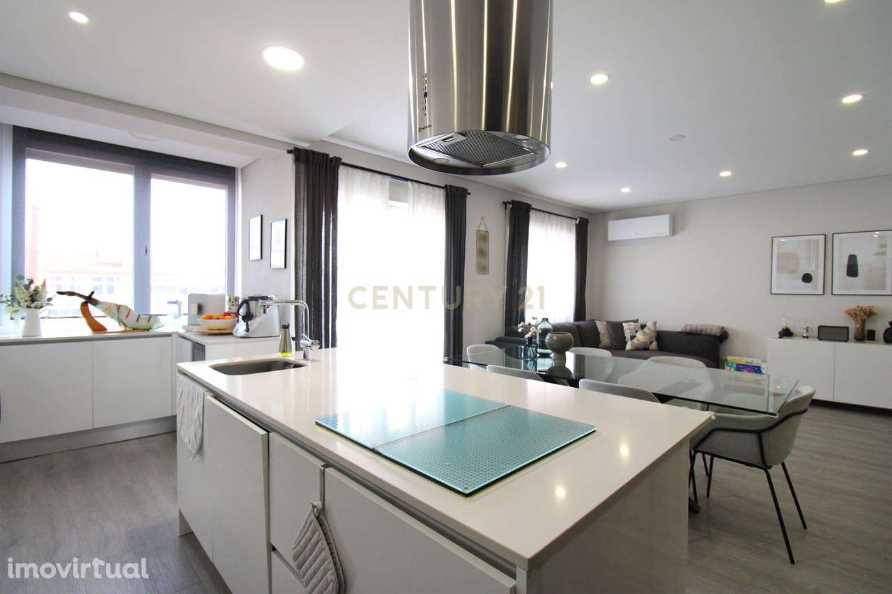 Apartamento T4 convertido em T3 na Cova da Piedade - Grande imagem: 5/38