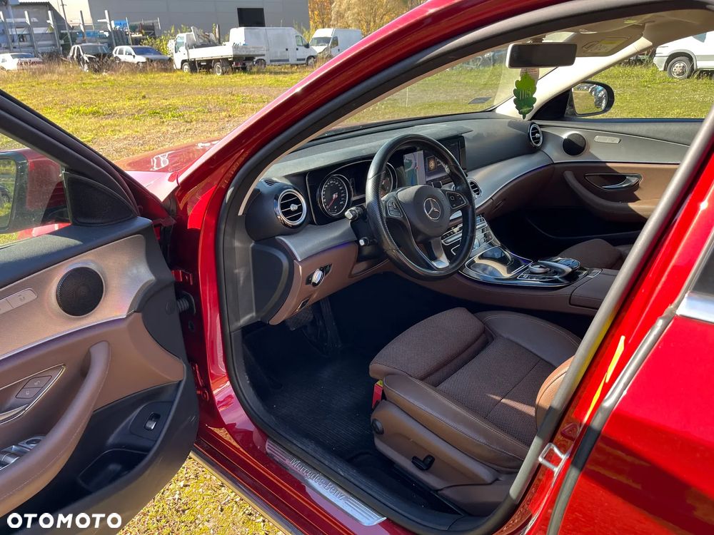 Mercedes-Benz Klasa E 200 d T 9G-TRONIC - 8