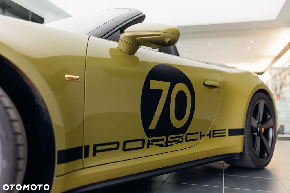 Porsche 911 Carrera T-Hybrid Spirit 70 - 41
