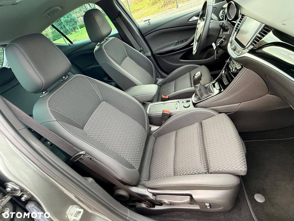 Opel Astra 1.4 T Dynamic - 24