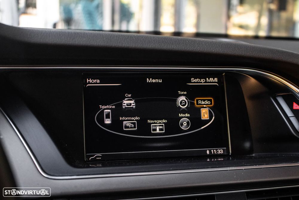 Audi A4 2.0 TDI S tronic design - 31