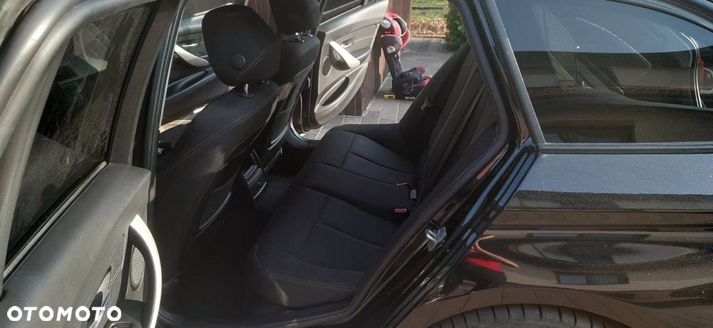 BMW Seria 3 320d xDrive - 9