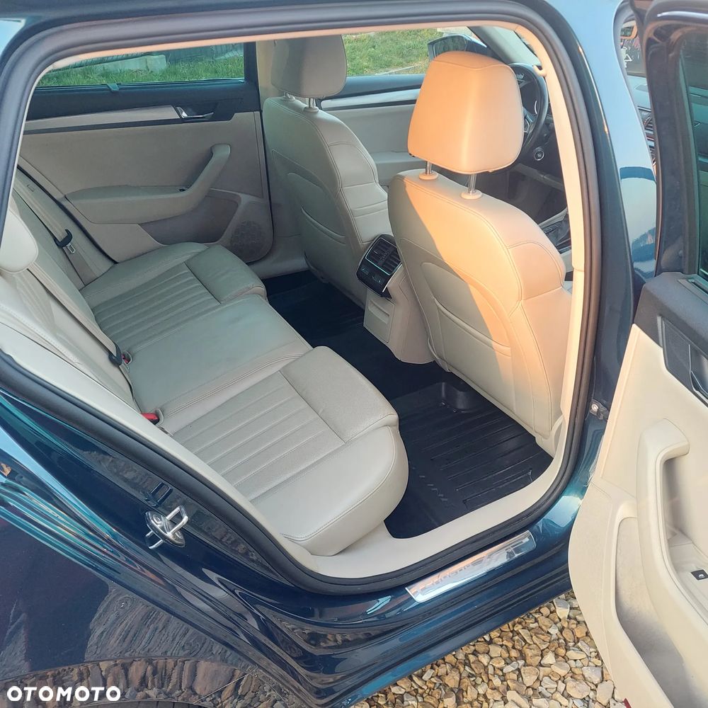 Skoda Superb 2.0 TDI DSG Premium Edition - 17