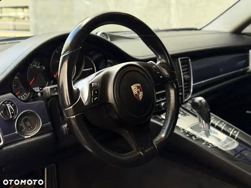 Porsche Panamera 4 PDK - 22