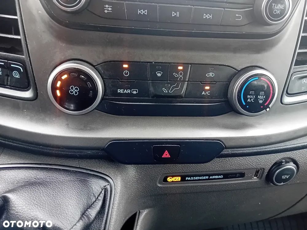 Ford Tourneo Custom - 24