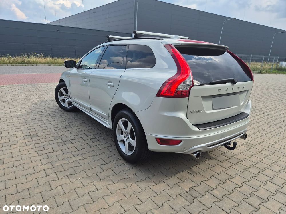 Volvo XC 60 2.4D R-Design - 21