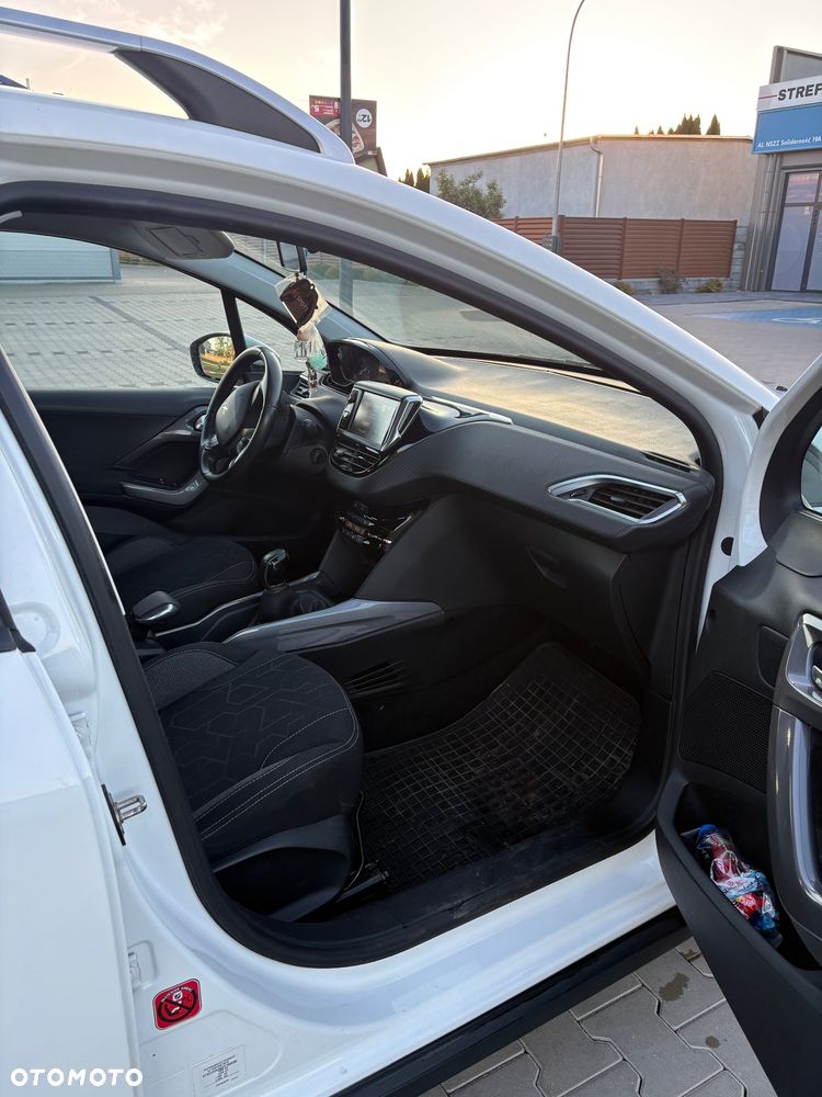 Peugeot 2008 1.2 Pure Tech Style - 12