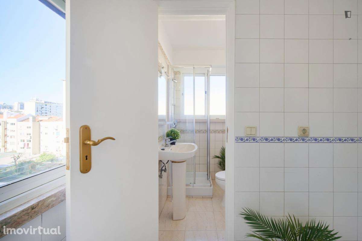 Quarto - localizado em Roma-Areeiro Lisbon - Grande imagem: 3/19