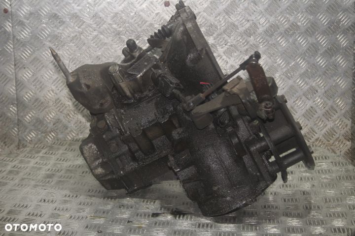 SKRZYNIA BIEGÓW CHEVROLET AVEO T200 1.4 - 5