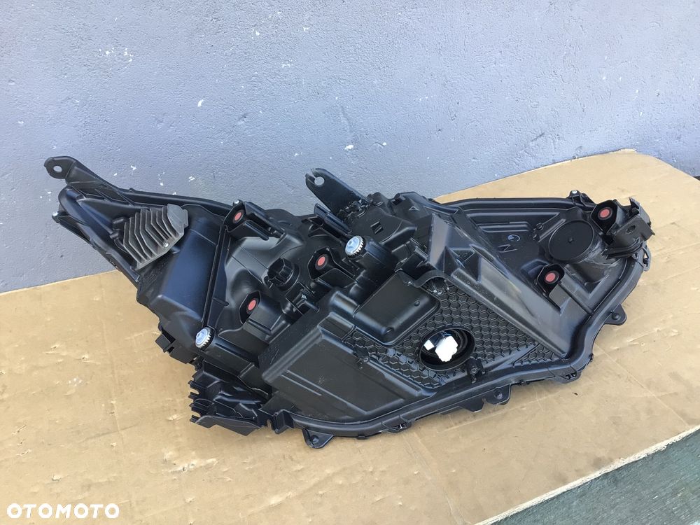 Lampa przednia lewa Toyota bz4x Full Led - 7