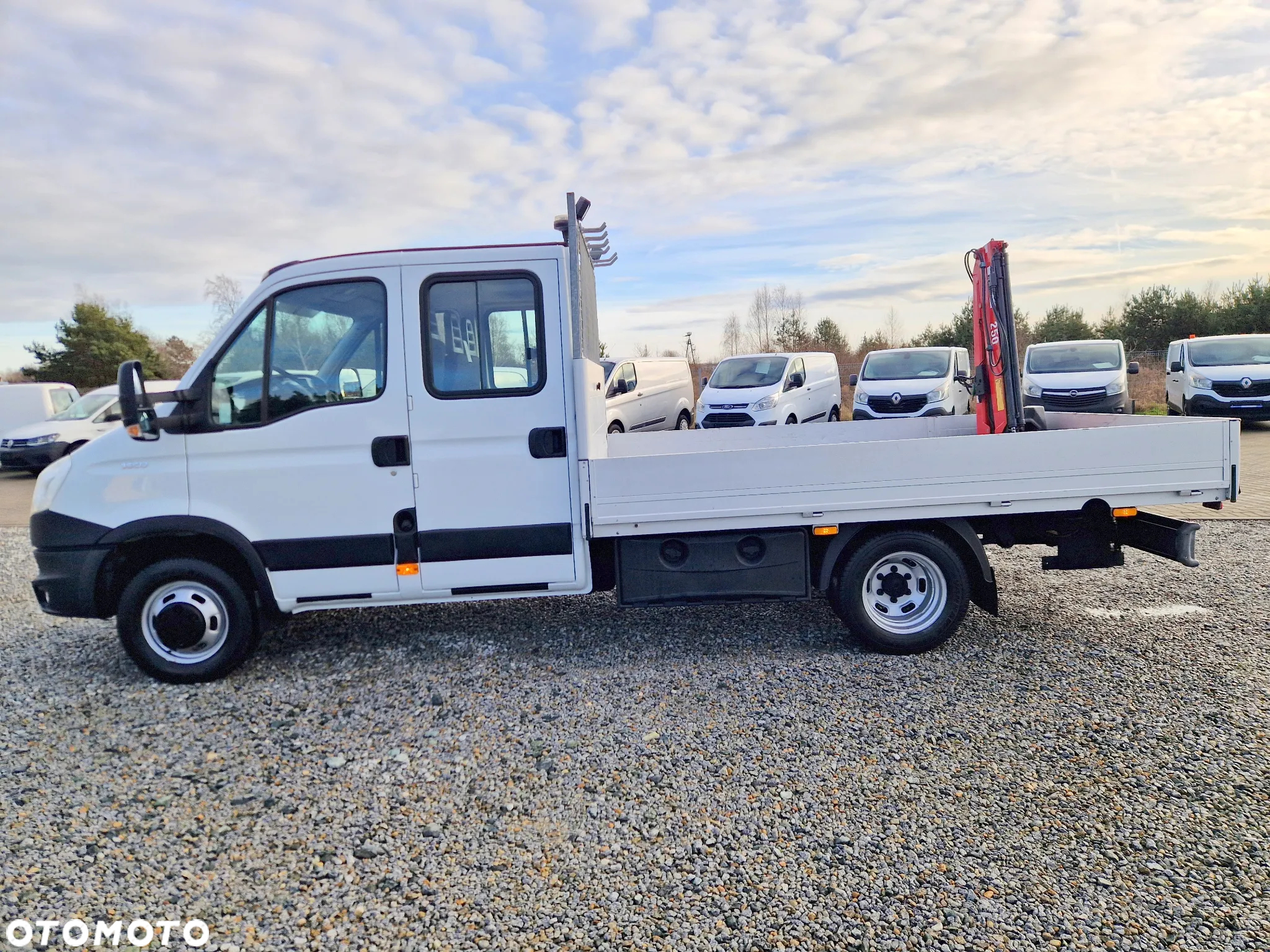 Iveco 35C17 3,0 HPI 170 KONNA DOKA 7 OSOBOWA BRYGADÓWKA 96T/KM PRZEBIEGU GWARANCJA HDS HMF 1670KG UDŻWIGU 3,3M SKRZYNIA BLIŻNIAKI DO 3,5T - 3