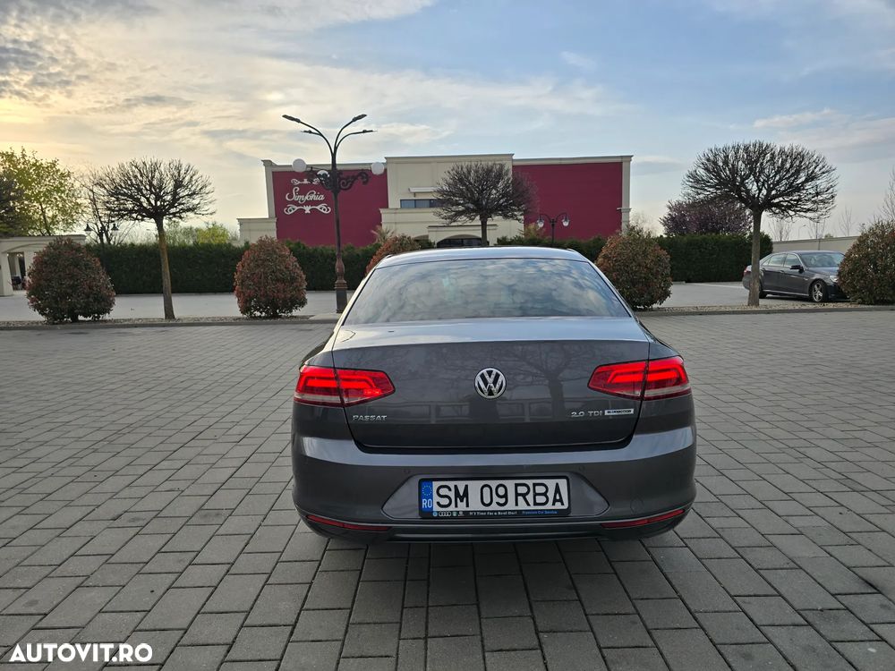 Volkswagen Passat 2.0 TDI DSG Comfortline - 24
