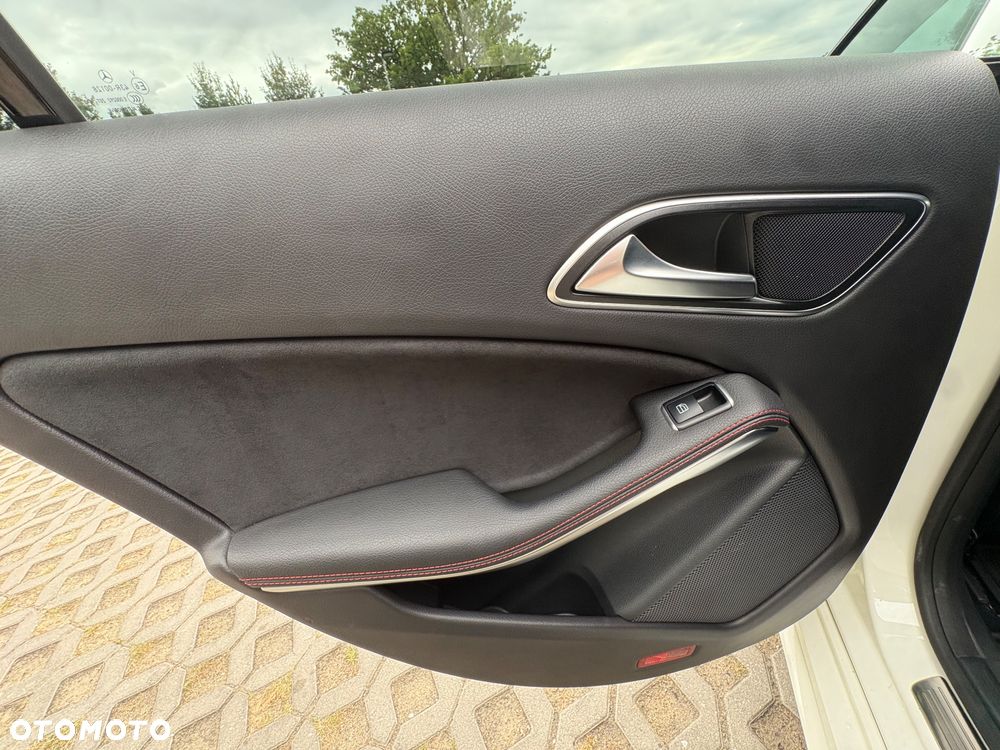 Mercedes-Benz CLA 220 d 7G-DCT AMG Line - 16