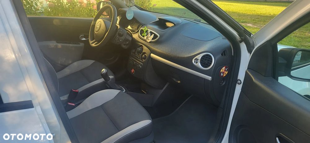 Renault Clio - 10