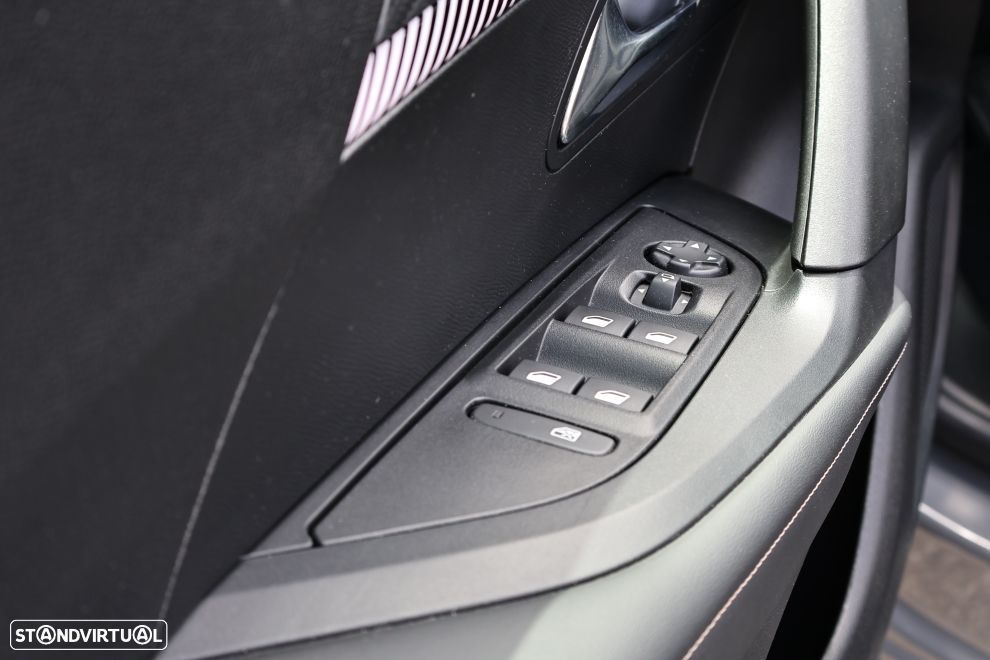 Peugeot 2008 1.2 Hybrid Allure e-DCS6 - 18