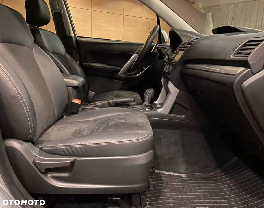 Subaru Forester 2.0XT Platinum Lineartronic - 14