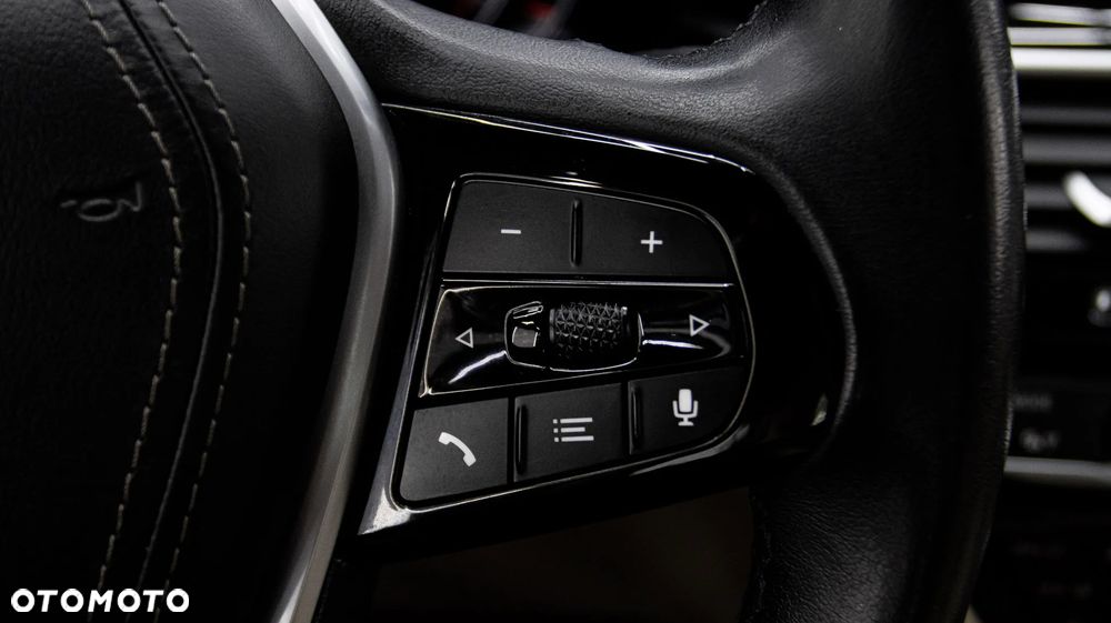 BMW Seria 5 520i mHEV - 19